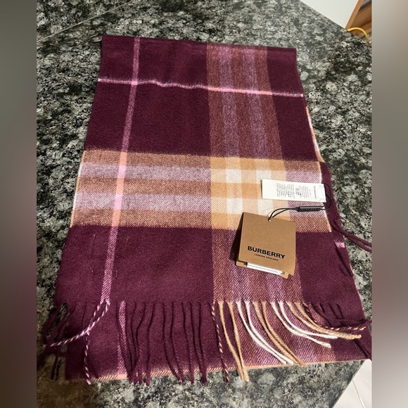 New with tag burberry cashmere scarf - Picture 1 of 3